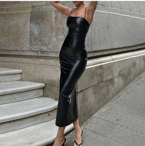 Elegant Black Bodycon Dress with Backless Design (One)