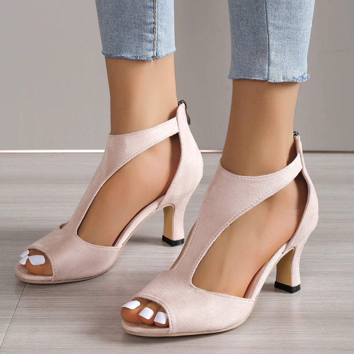 Women's Leather Hollow Out Sandals with Middle Heel