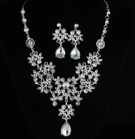 Fashionable Bridal Pearl Jewelry Set with Earrings and Necklace
